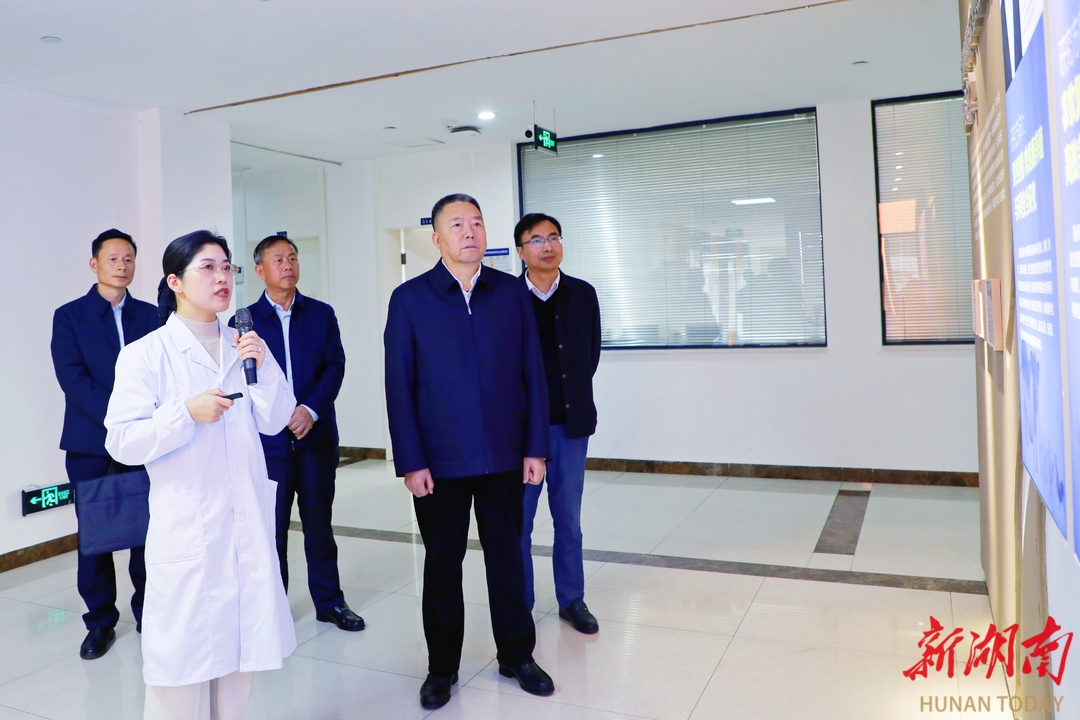 毛万春在中国科学院亚热带农业生态研究所宣讲调研